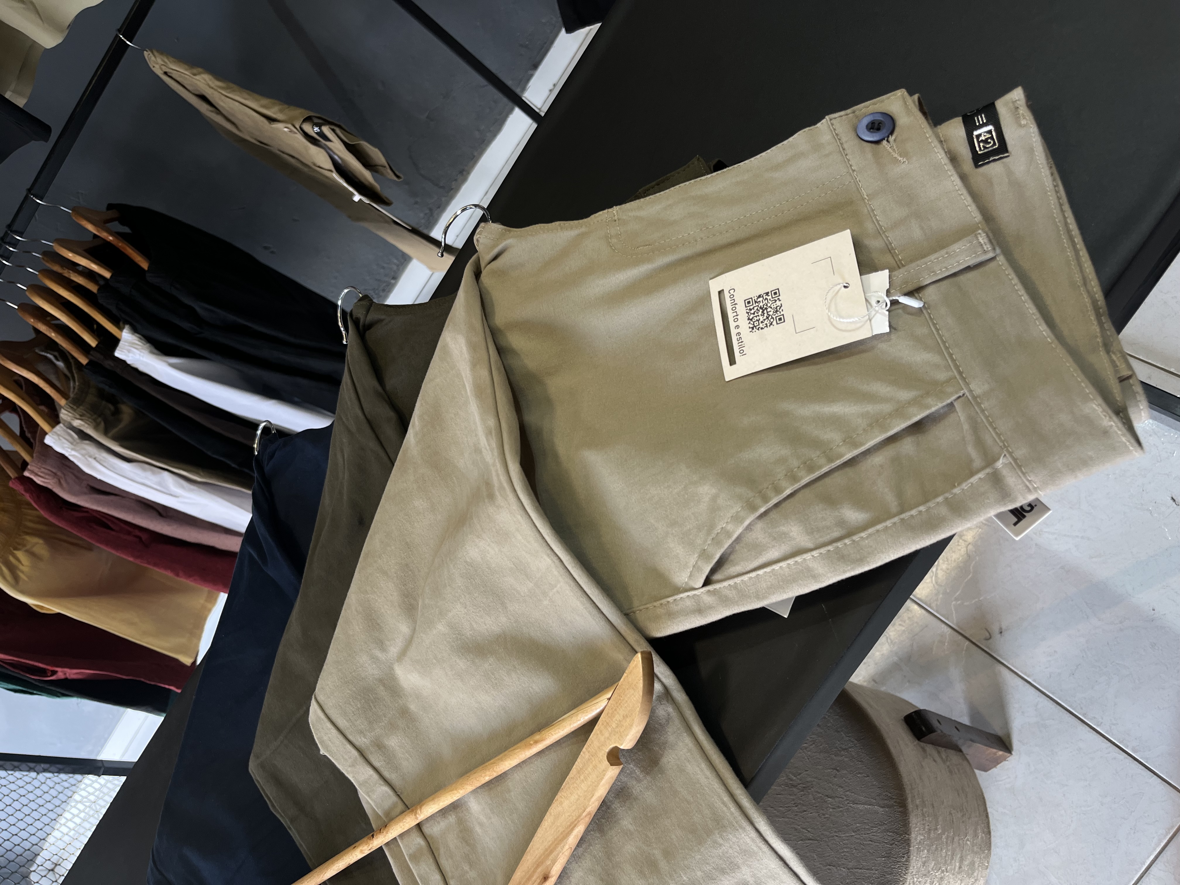 CALÇA EM ALFAIATARIA 